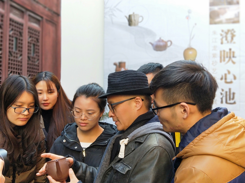 “朱江龙紫砂艺术作品展” 在南京市民俗博物馆开展