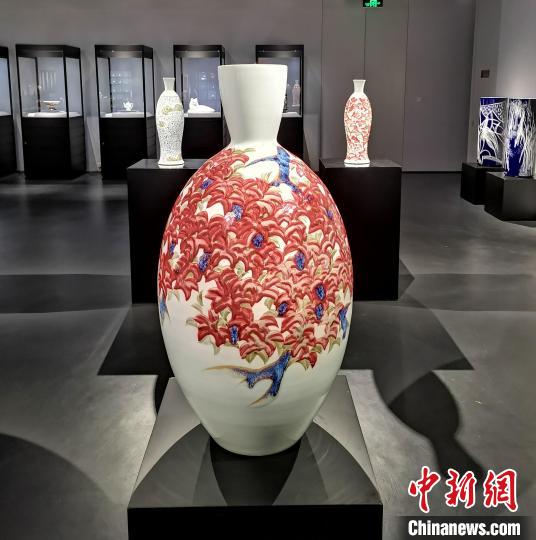 爱游戏百年中国陶瓷发展史上经典名作上海展出(图1)