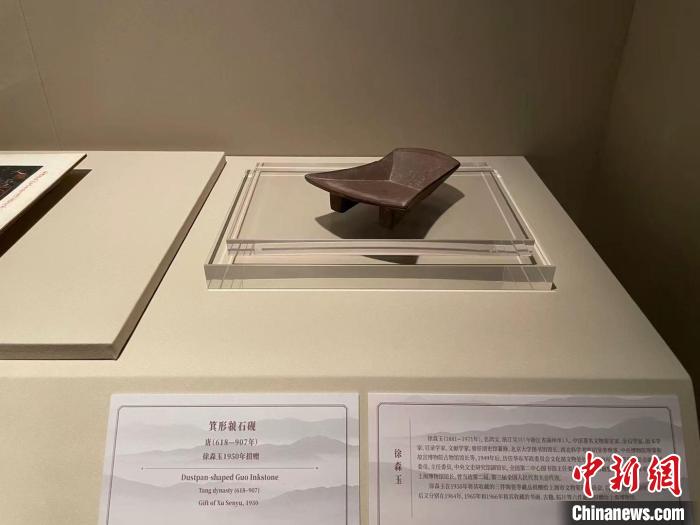 “高山景行——上海博物馆受赠文物展”开幕