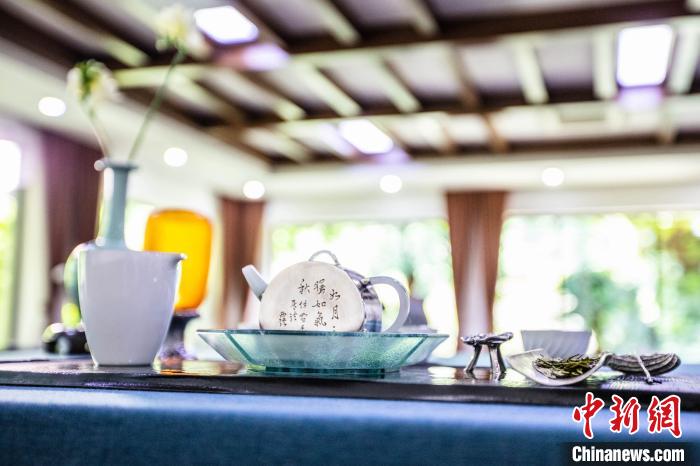 中国茶叶博物馆发布冰茶壶 还原传统茶水冰泡技艺