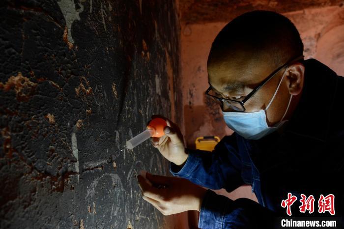 “草原敦煌”阿尔寨石窟已完成10座石窟壁画修复保护
