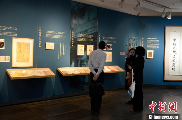 “广州文艺百年展”开幕 展出千多件珍贵藏品