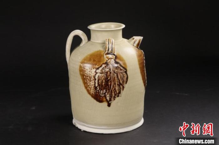 广州南越王宫博物馆展出200余件陶瓷文物