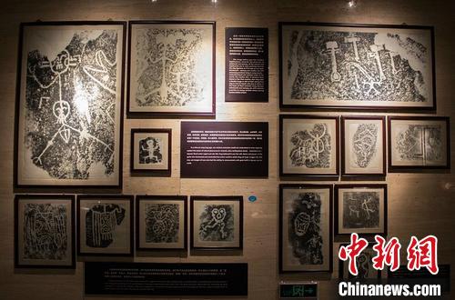 探访中国首个大型岩画博物馆：让千年前的岩画“活”起来