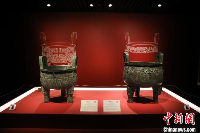 盂克双鼎在上海博物馆重聚 21件有铭青铜鼎同时展出
