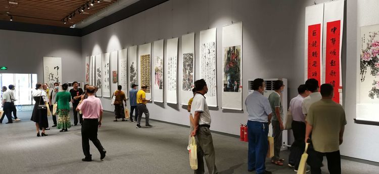 庆祝中国共产党成立100周年书画邀请展在海南省博物馆开展
