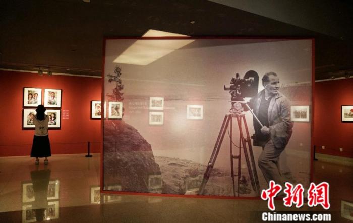 苏联摄影大师镜头下的“老照片”再现中国人民“站起来”的历史瞬间