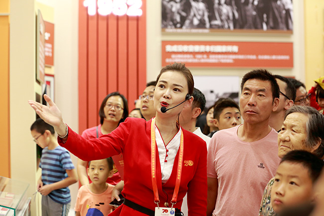 纪洲丽：我在中国共产党历史展览馆做讲解